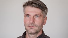 Nalejme si čistého vína o Novembri. Sme tam, kde sme boli  