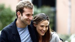 Spolu a takí spokojní! Coopera a Garnerovú nachytali fotografi na pláži