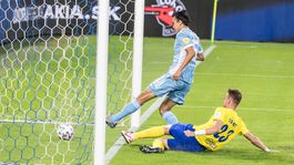 Skóre 10:0! Slovan znovu vyučoval, Nitra šokovala Žilinu