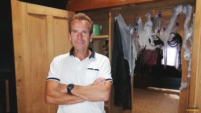Vladimír Bušniak pred vstupom do strašidelnej...