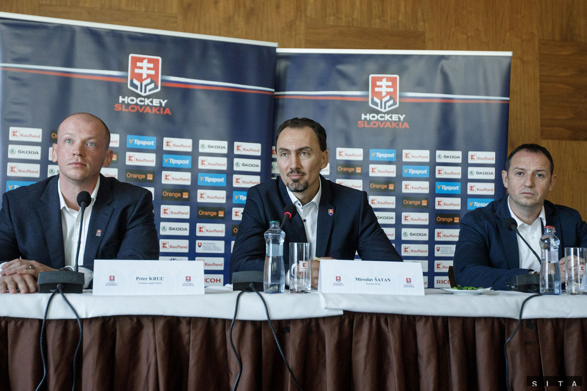 Zľava: Výkonný riaditeľ SZĽH Peter Kruľ,...