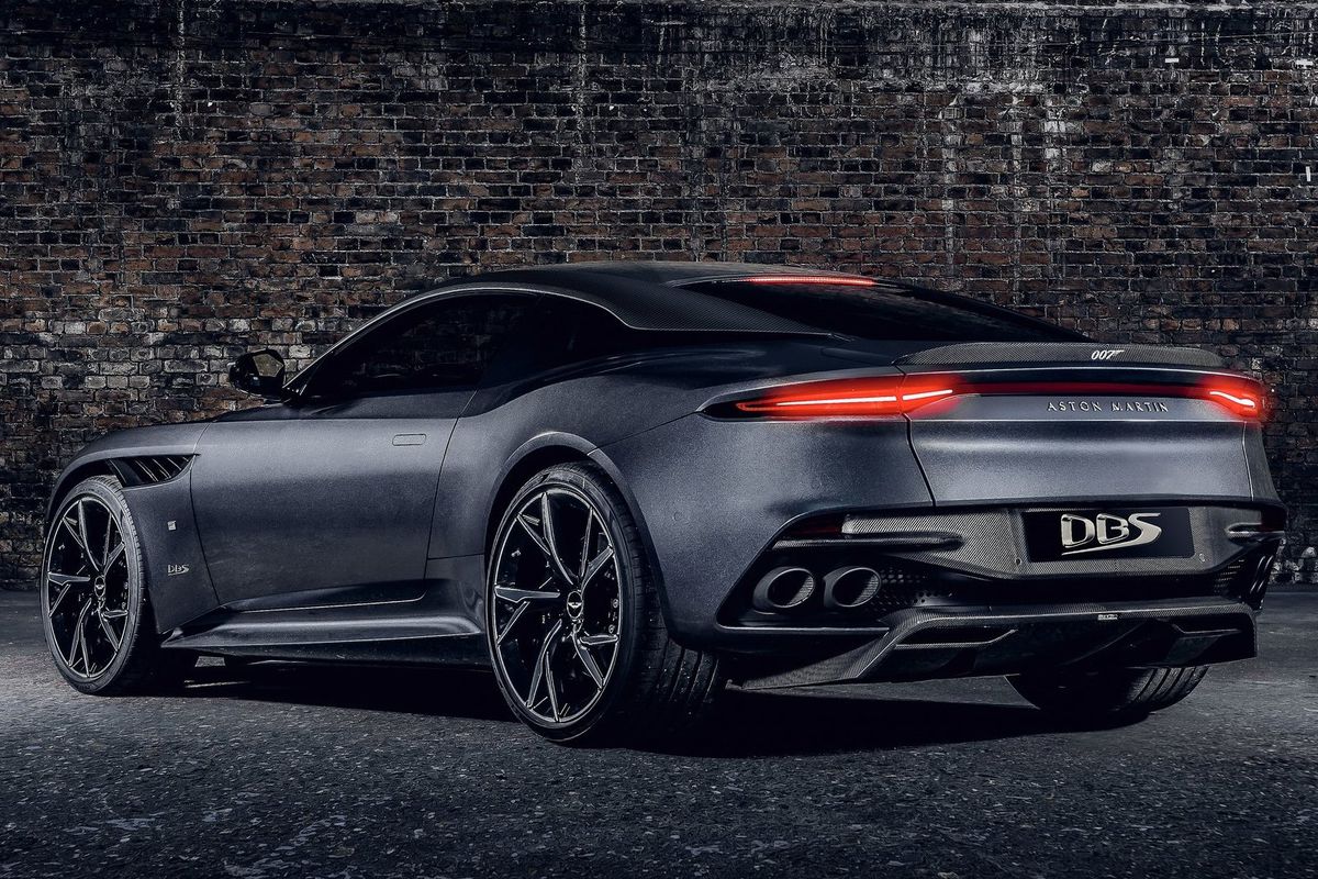 Dvanásťvalcové DBS Superleggera očarí...