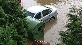 Búrky stále hrozia. Zalialo Senec, diaľnicu aj domov dôchodcov