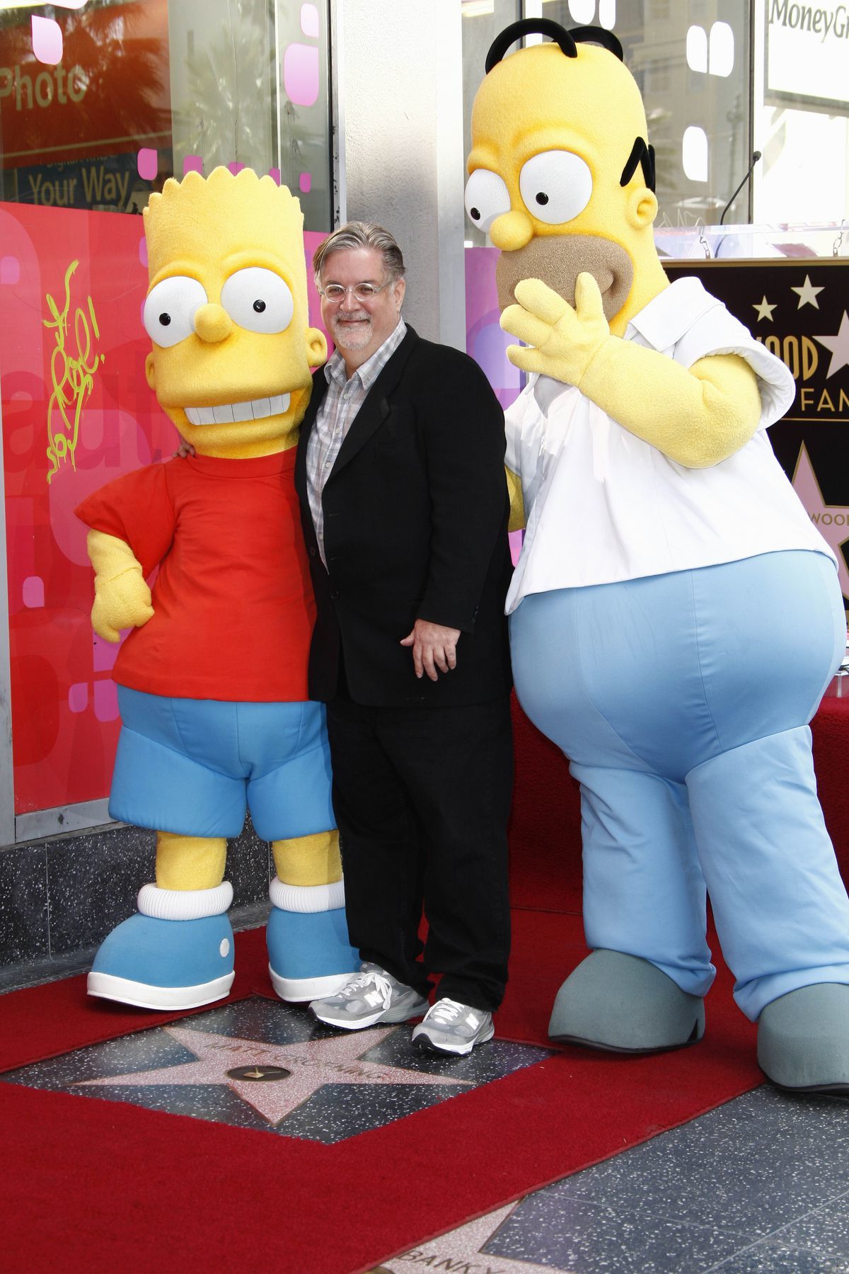 Autor seriálu Matt Groening.