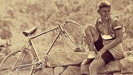 Prvý džentlmen v sedle. Ratoval kolegu, prišiel o palec