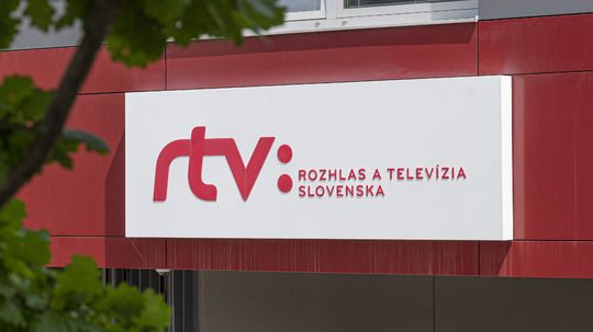 Šalamúnske riešenie v spravodajstve RTVS: Hlucháňová zostáva, Frindt je na skúšku