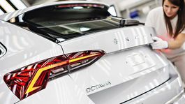 Octavia a Enyaq sa ‘topia‘ v problémoch. Karty na linkách rozdáva softvér