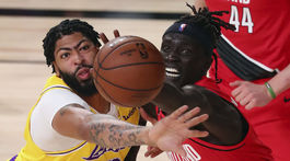 Lakers a Milwaukee odčinili zakopnutia, Miami opäť zdolalo Indianu