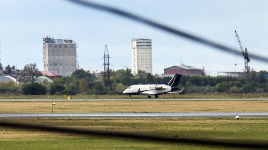 Lietadlo s ruským opozičným politikom Navaľným pristálo v Berlíne