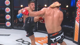 Po presnom kope šampióna umlátil. Nemilosrdný Rus uťal jeho dlhú nadvládu