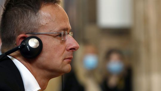 Maďarský šéf diplomacie čelí kritike za dovolenku na jachte oligarchu