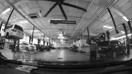 Čo sa deje v servise, ak nie ste pri aute? Palubná kamera to odhalila