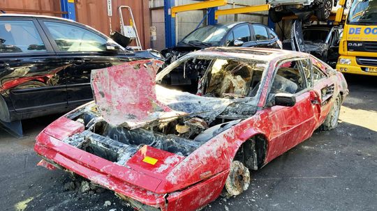 Ferrari Mondial - vrak z kanála