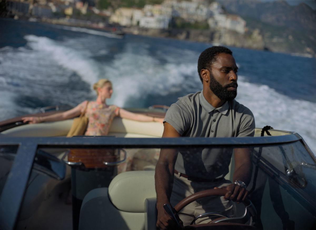 Herec John David Washington na zábere z filmu...