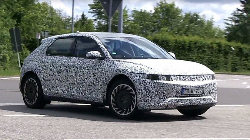 Hyundai na okruhu Nürburgring už usilovne...