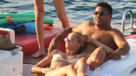 Legendárny Ronaldo oddychuje na jachte! A milenka? Aha, ako si užíva jeho bruško...