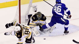 Kouč prehovoril. Pastrňák a Kaše neboli pripravení, Chára musel na röntgen