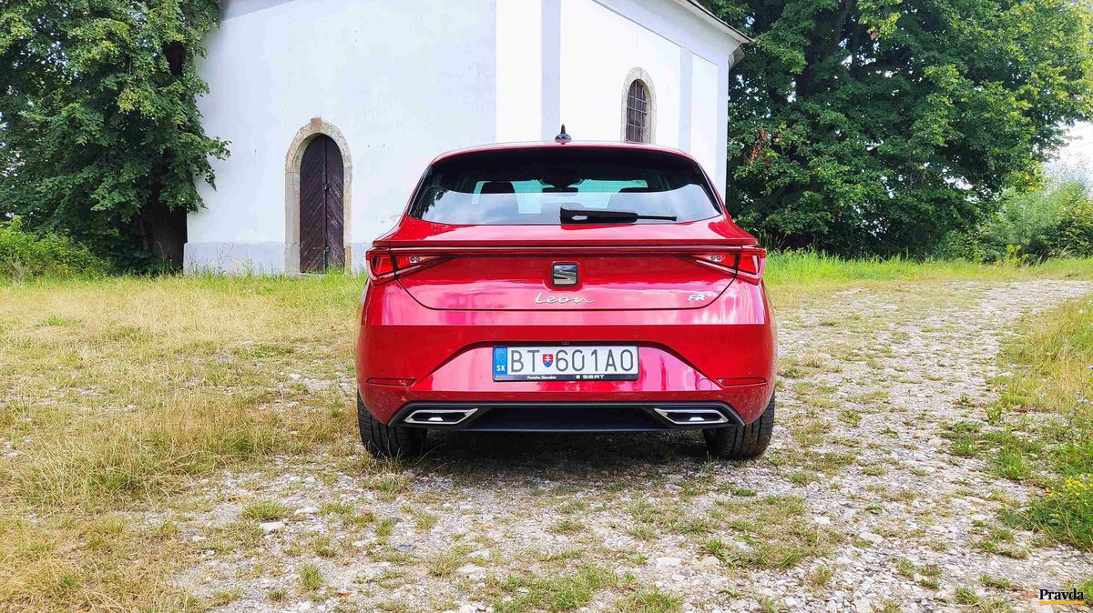 Široké zadné svetlá vyniknú len pri inej farbe...