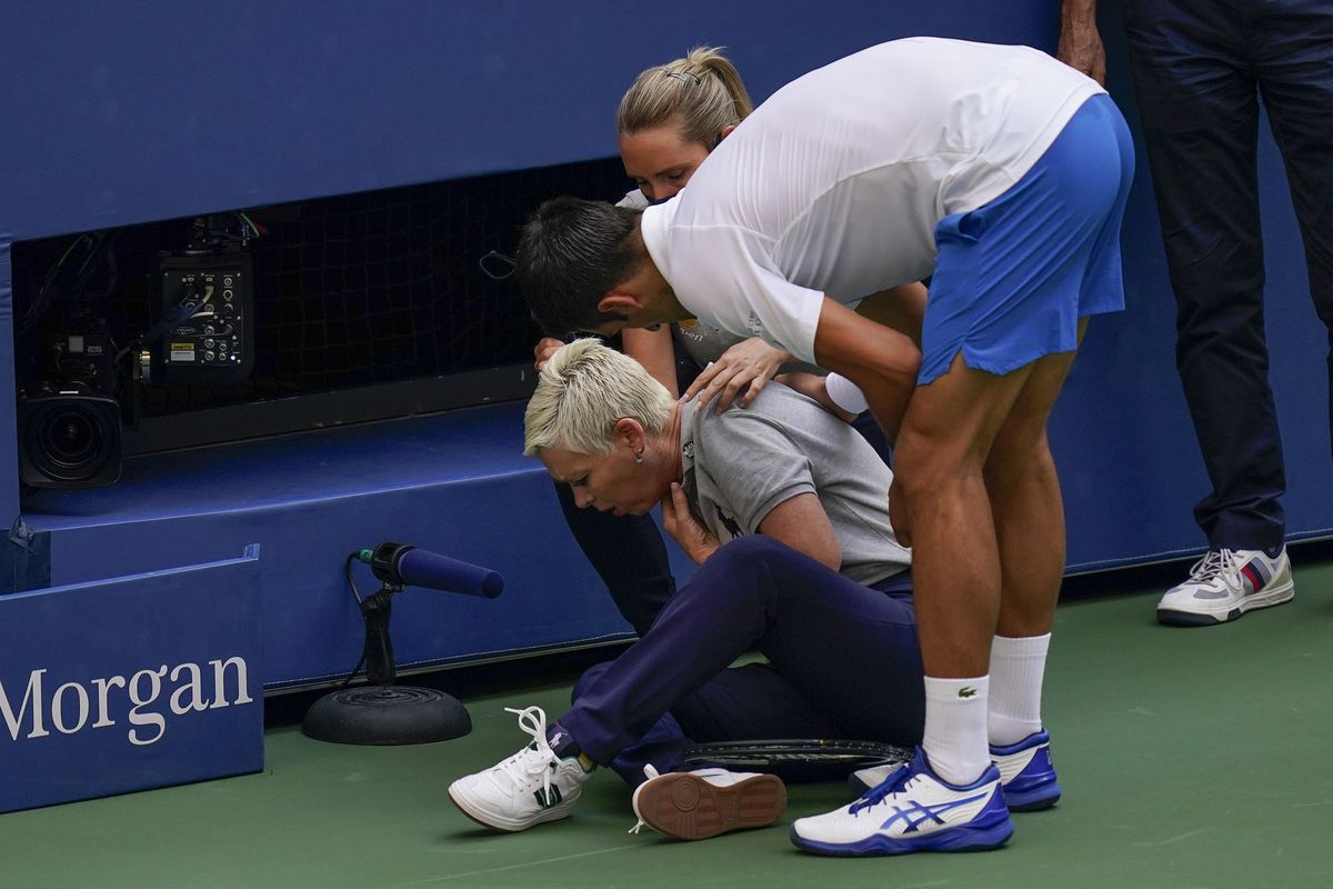Novak Djokovič po mimoriadne smolnom okamihu.