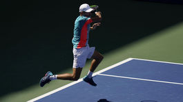 Nasadená dvojka končí, Serena sa vytrápila. Suverénny Medvedev