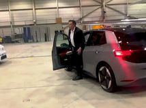 Elon Musk - testovacia jazdy s VW ID.3 - Nemecko 2020