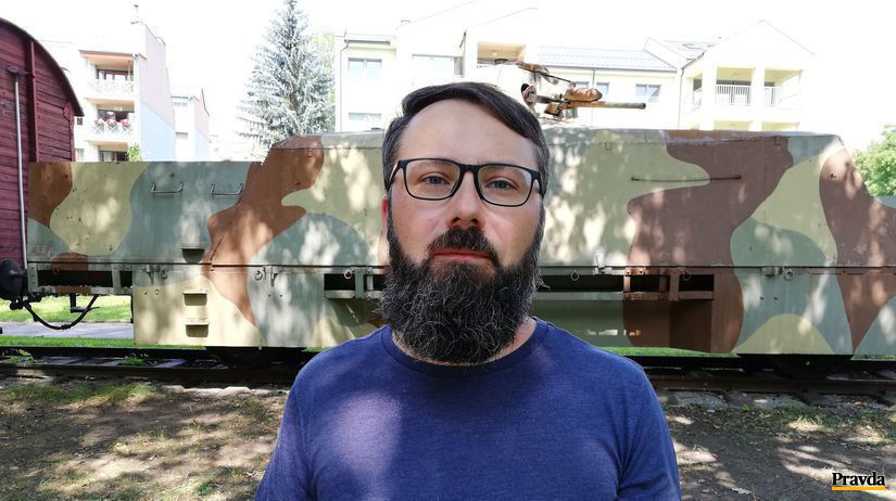 Marian Uhrin je historik a kurátor zbierky...