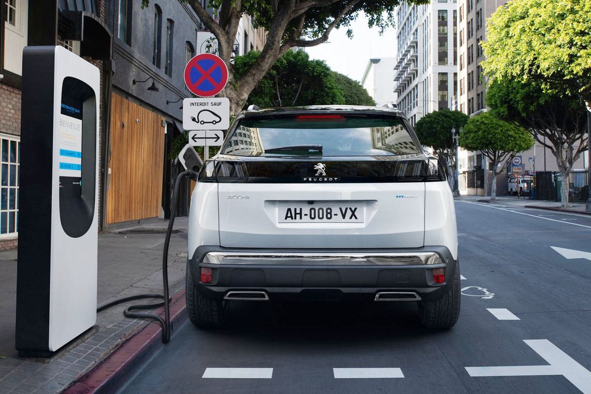 Plug-in hybridná technológia, a to s predným...
