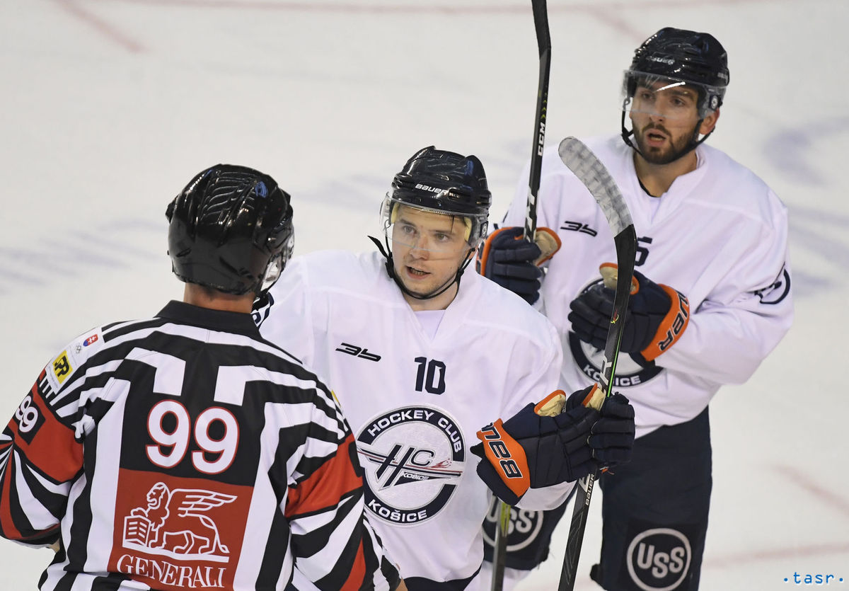 Martin Réway v debate s rozhodcom.