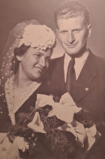 Leopold Jim Šťastný na svadobnej fotografii so...