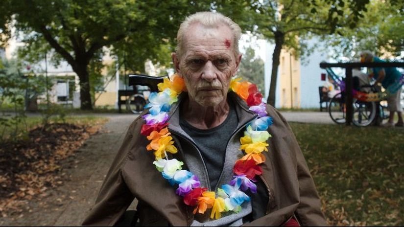 Jiří Schmitzer v hlavnej úlohe filmu Staříci má...