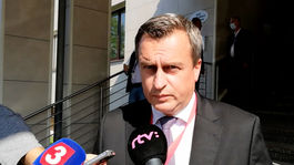 Danko naďalej velí SNS, jeho odporcovia hovoria o fraške
