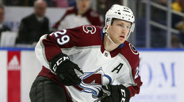 Napodobnil Demitru či Mikitu. Cenu pre najslušnejšieho hráča má MacKinnon