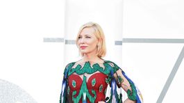 Herečka a prezidentka poroty Cate Blanchett v kreácii Armani Privé. 
