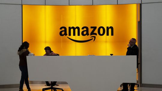 Amazon najme 100-tisíc ľudí v snahe vyrovnať sa s nárastom online nakupovania