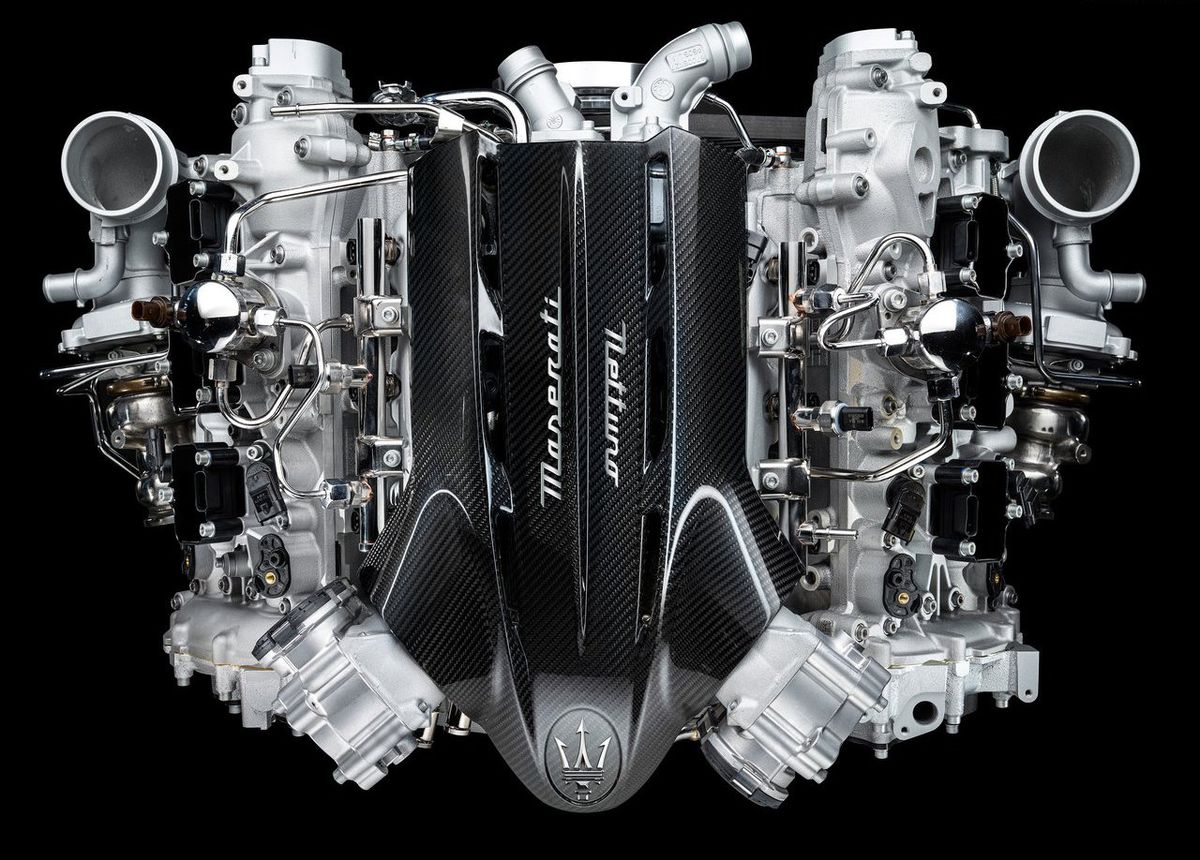 Motor 3,0 V6 BiTurbo s výkonom 463 kW využíva...
