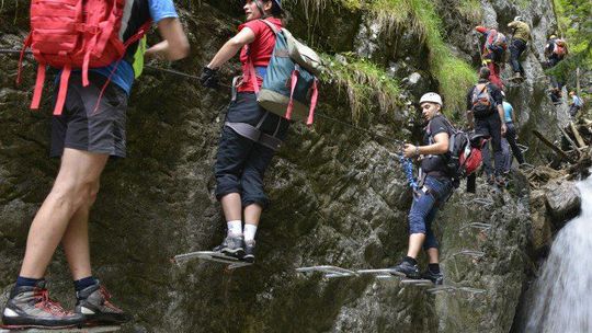 Turisti vyhľadávajú ferraty vo veľkom, niekedy...