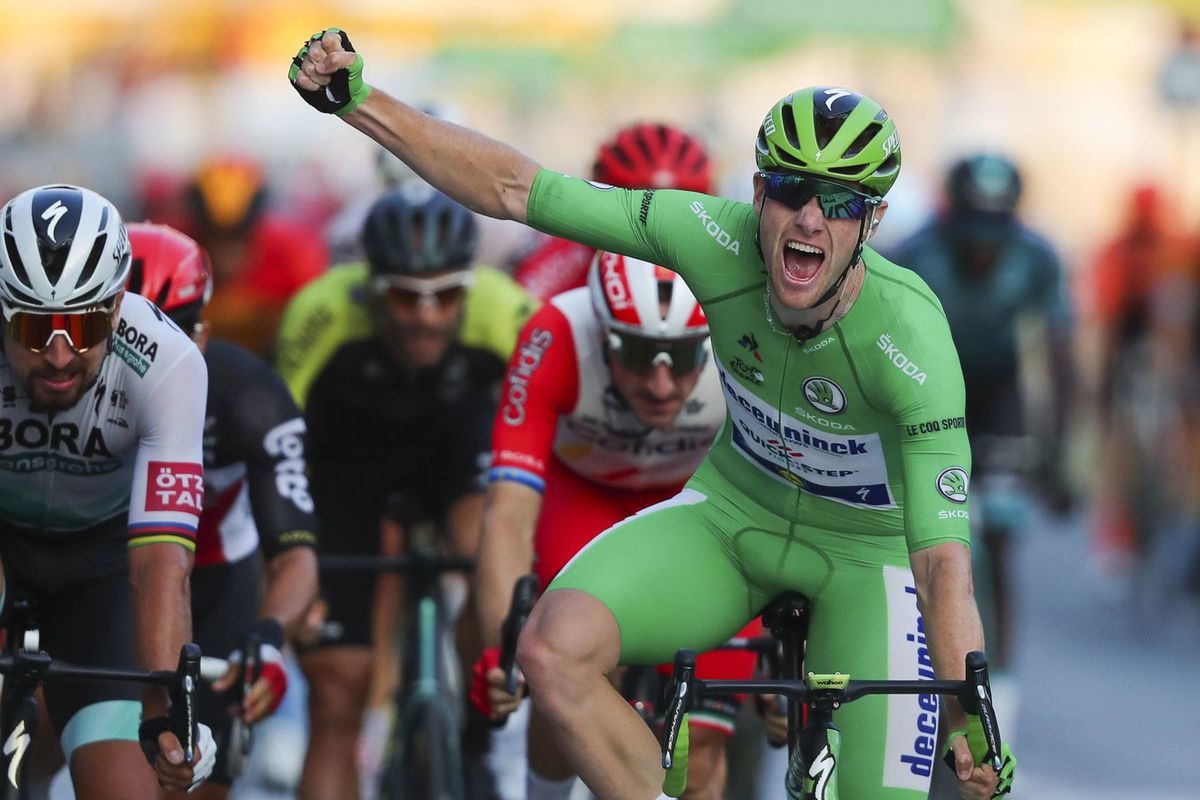 Sam Bennett a Peter Sagan v závere 21. etapy...