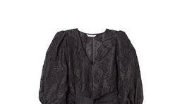 Čierne vzorované šaty H&M, predávajú sa za 49,99 eura. 
