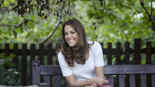 Vojvodkyňa Kate z Cambridge (vľavo) v...