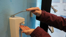 Vírus sa rekordne šíri. Pribudlo 360 nakazených. Konzílium chystá opatrenia proti "nezodpovedným"