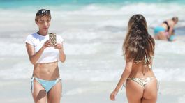 Stalloneho dcéry aj ženu vyzlieklo mexické slnko! Na pláži bolo razom ešte horúcejšie 