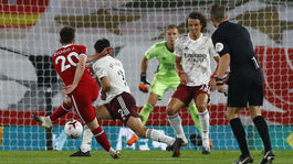 Najhoršia asistencia a obrat. Liverpool v šlágri nenechal padnúť Anfield