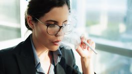  Heger pri cigaretách ustúpil. Zdražejú rovnako ako tie menej škodlivé