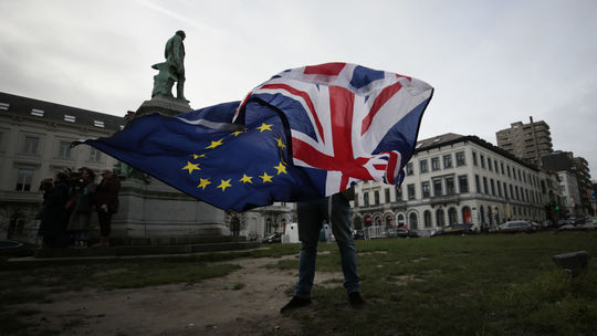 Reset vzťahov medzi EÚ a Britániou sa komplikuje. Brusel odmieta britské požiadavky. Spoločný summit je pritom už čoskoro 