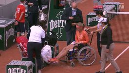 Neuveriteľná scéna. Zranená víťazka opustila kurt na vozíku, súperka jej nadávala
