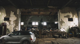 Opustená škola - staré autá v Munnsville