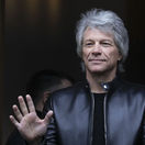 Spevák Jon Bon Jovi na archívnom zábere z februára 2020.
