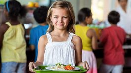 Vláda stopla obedy zadarmo