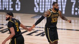 Lakers sú bližšie k trofeji. Opäť ich potiahli James a Davis