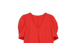 Dámske červené šaty Mohito, predávajú sa za 34,99 eura. 